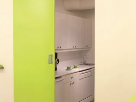 Disposem d'un ampli catàleg de mecanismes per portes corredisses de vidre per adaptar-nos a qualsevol preu.